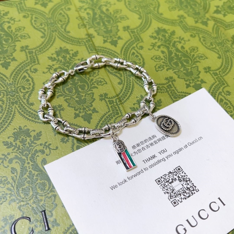 G*u*i bracelets